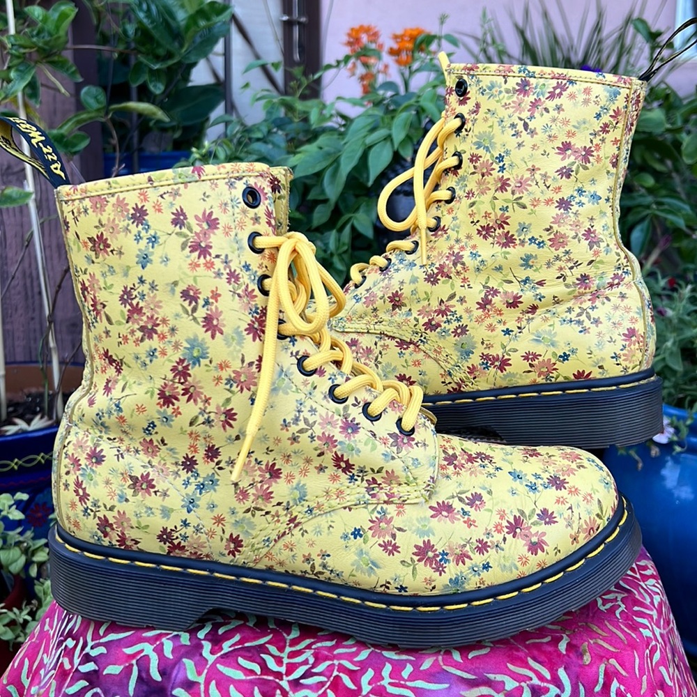 ☀️ 🌺 Dr. Martens 1460 Sunshine Yellow Daisy Floral Boots 🌺☀️ - Picture 7 of 17